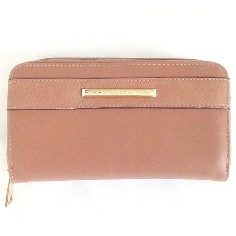 Womens NWOT MIA K. COLLECTION Stylish Tan Leather Wallet